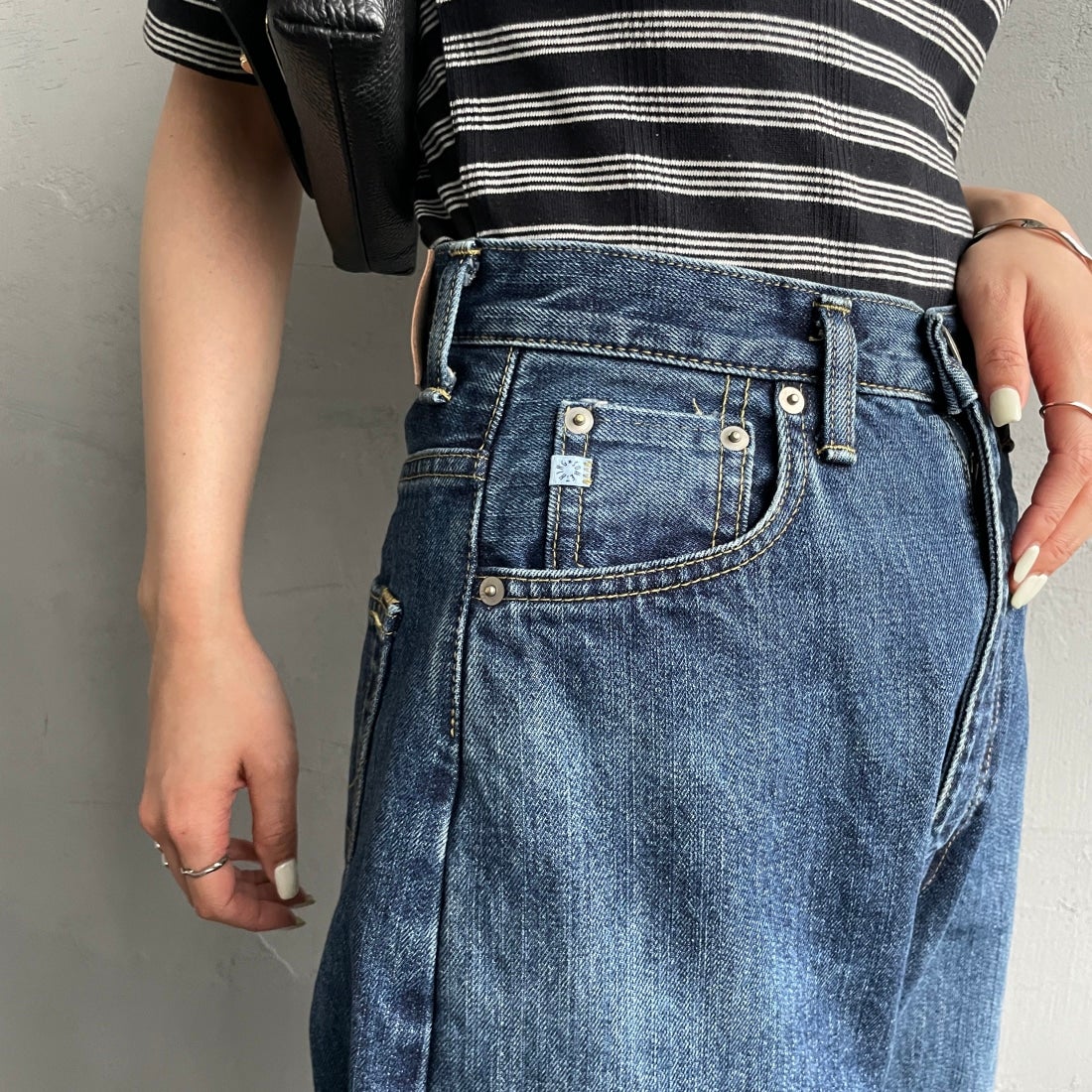 SOMETHING [サムシング] スーパーハイライズワイドストレートデニムパンツ [SA1000] 36 M.BLUE&&モデル身長：156cm　着用サイズ：S&&