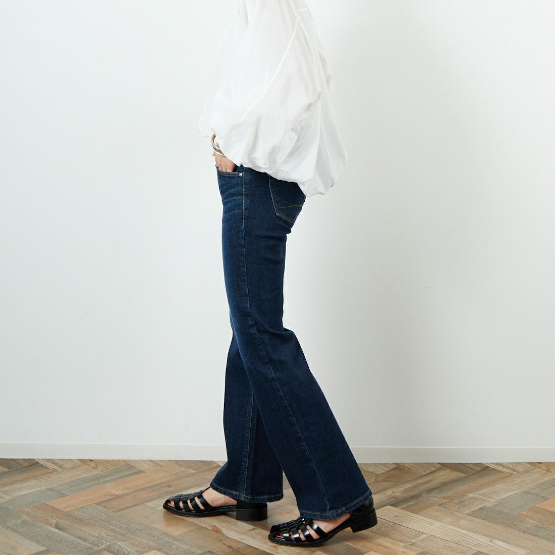 SOMETHING [サムシング] LISA フレアデニムパンツ [SKY31] 926 D.BLUE &&モデル身長：160cm 着用サイズ：26&&