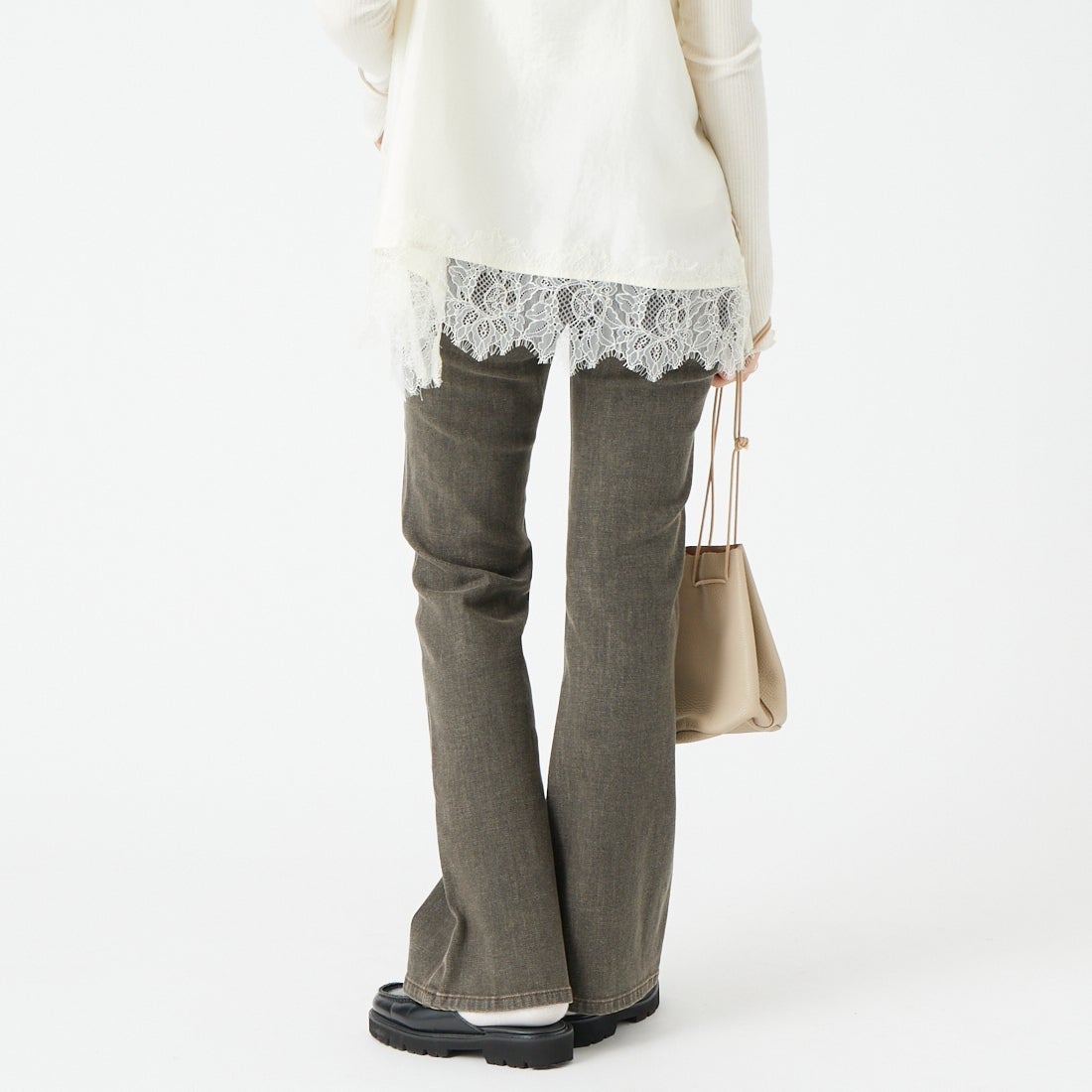 SOMETHING [サムシング] LISA フレアデニムパンツ [SKY31] 912 BROWN &&モデル身長：162cm 着用サイズ：26&&
