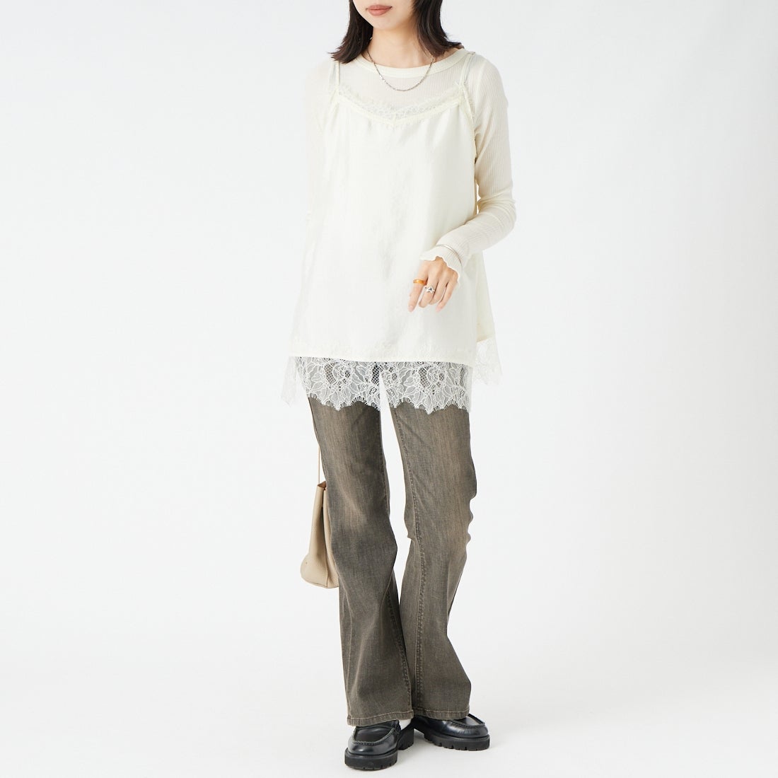 SOMETHING [サムシング] LISA フレアデニムパンツ [SKY31] 912 BROWN &&モデル身長：162cm 着用サイズ：26&&