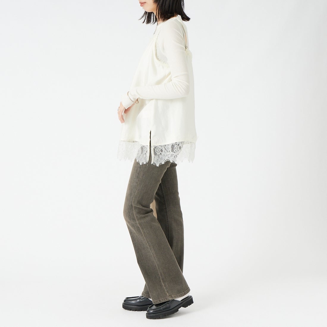 SOMETHING [サムシング] LISA フレアデニムパンツ [SKY31] 912 BROWN &&モデル身長：162cm 着用サイズ：26&&