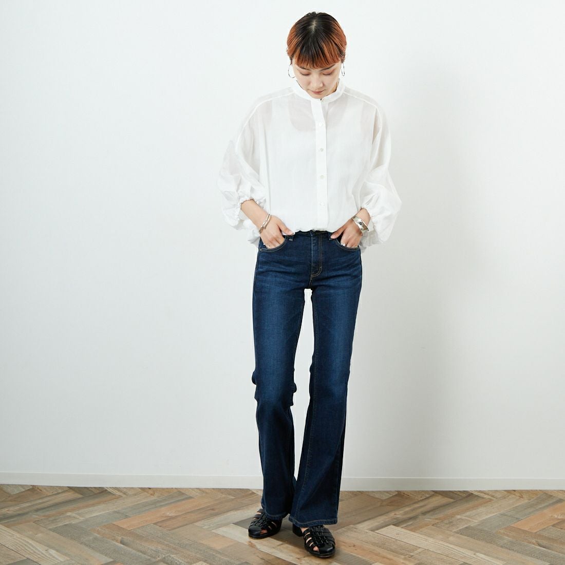 SOMETHING [サムシング] LISA フレアデニムパンツ [SKY31] 926 D.BLUE &&モデル身長：160cm 着用サイズ：26&&