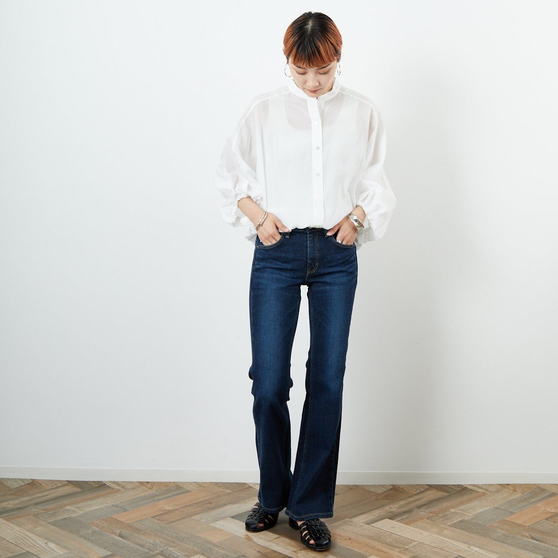 SOMETHING [サムシング] LISA フレアデニムパンツ [SKY31] 926 D.BLUE &&モデル身長：160cm 着用サイズ：26&&