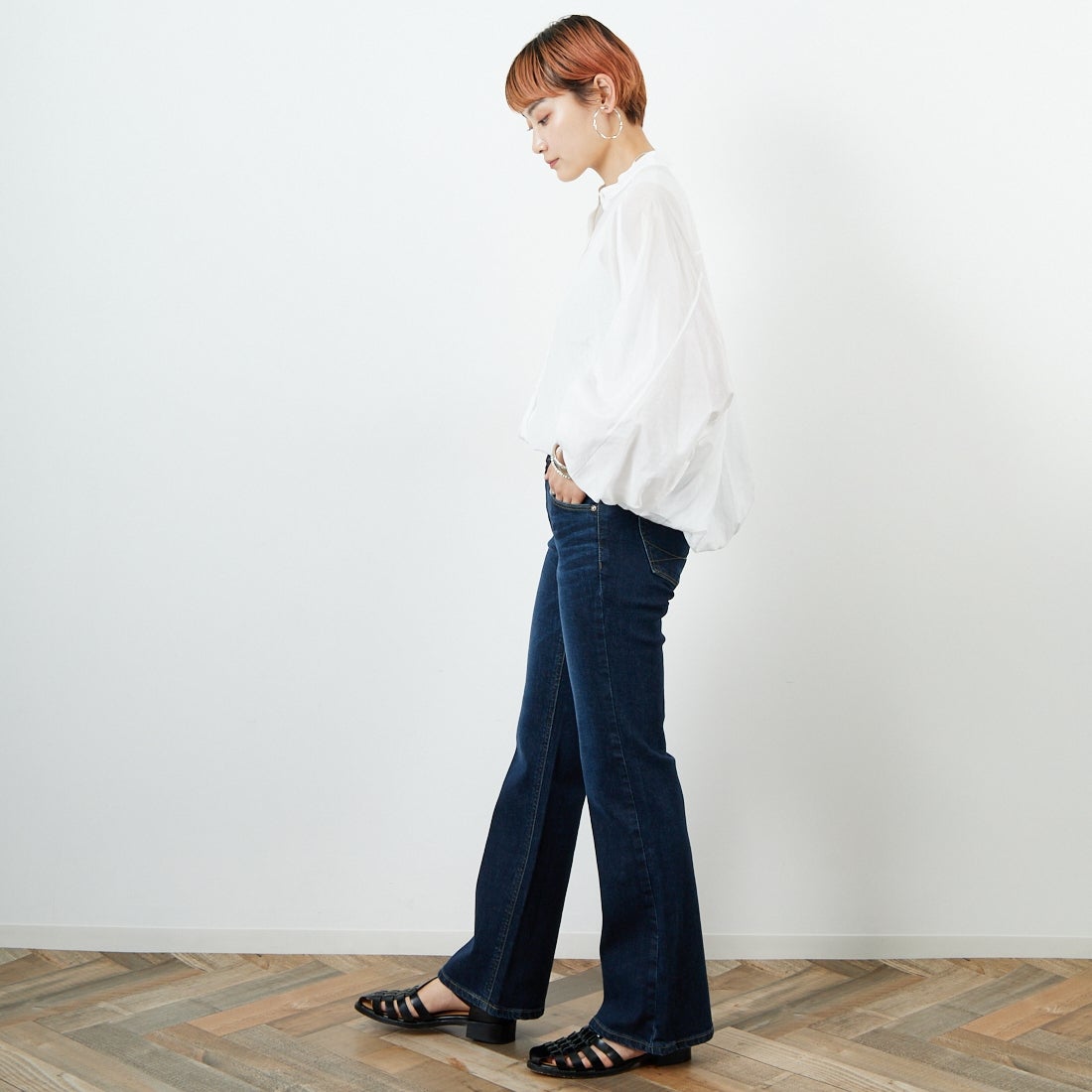 SOMETHING [サムシング] LISA フレアデニムパンツ [SKY31] 926 D.BLUE &&モデル身長：160cm 着用サイズ：26&&