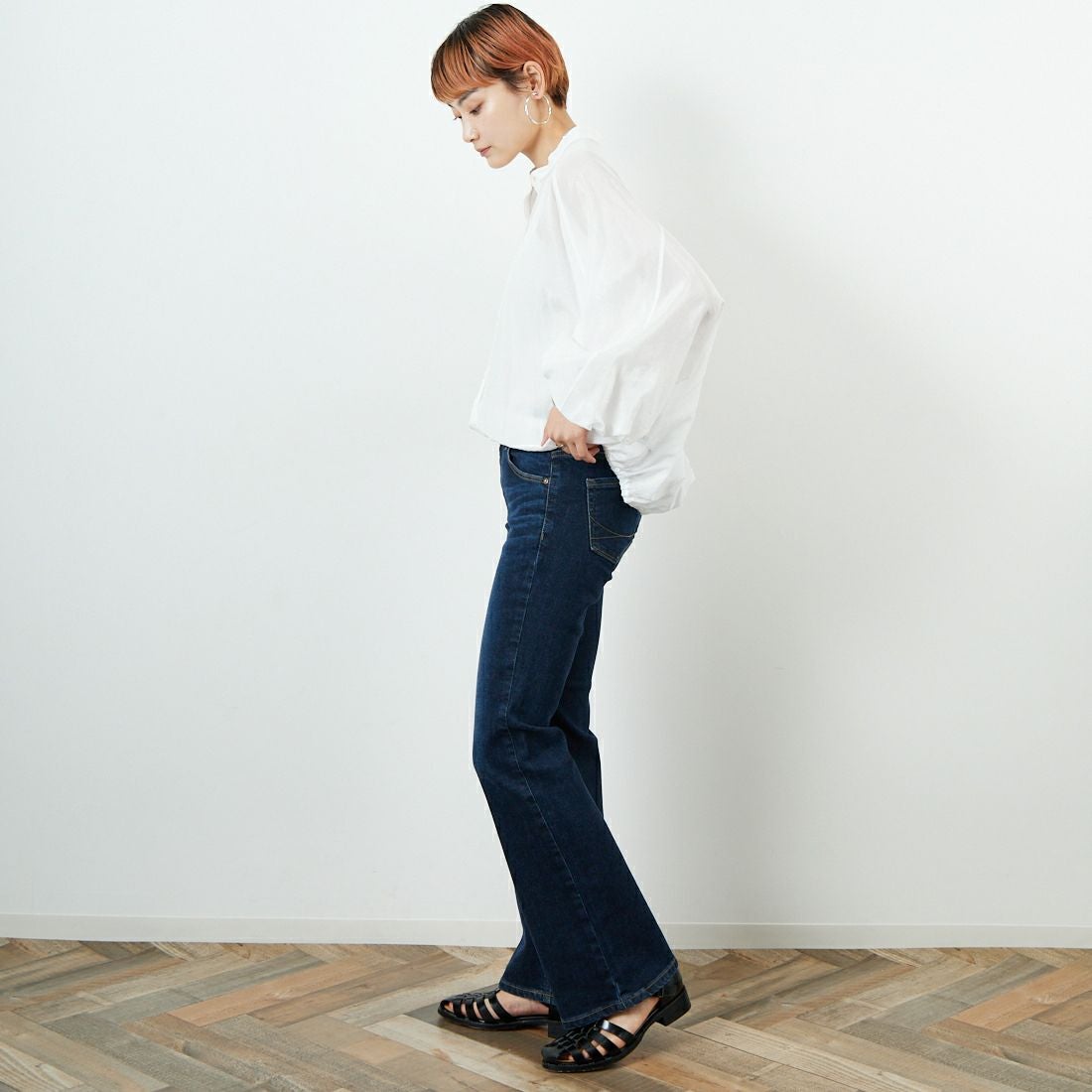 SOMETHING [サムシング] LISA フレアデニムパンツ [SKY31] 926 D.BLUE &&モデル身長：160cm 着用サイズ：26&&