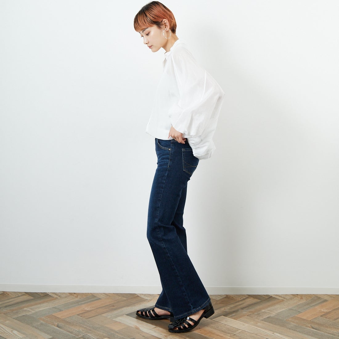 SOMETHING [サムシング] LISA フレアデニムパンツ [SKY31] 926 D.BLUE &&モデル身長：160cm 着用サイズ：26&&