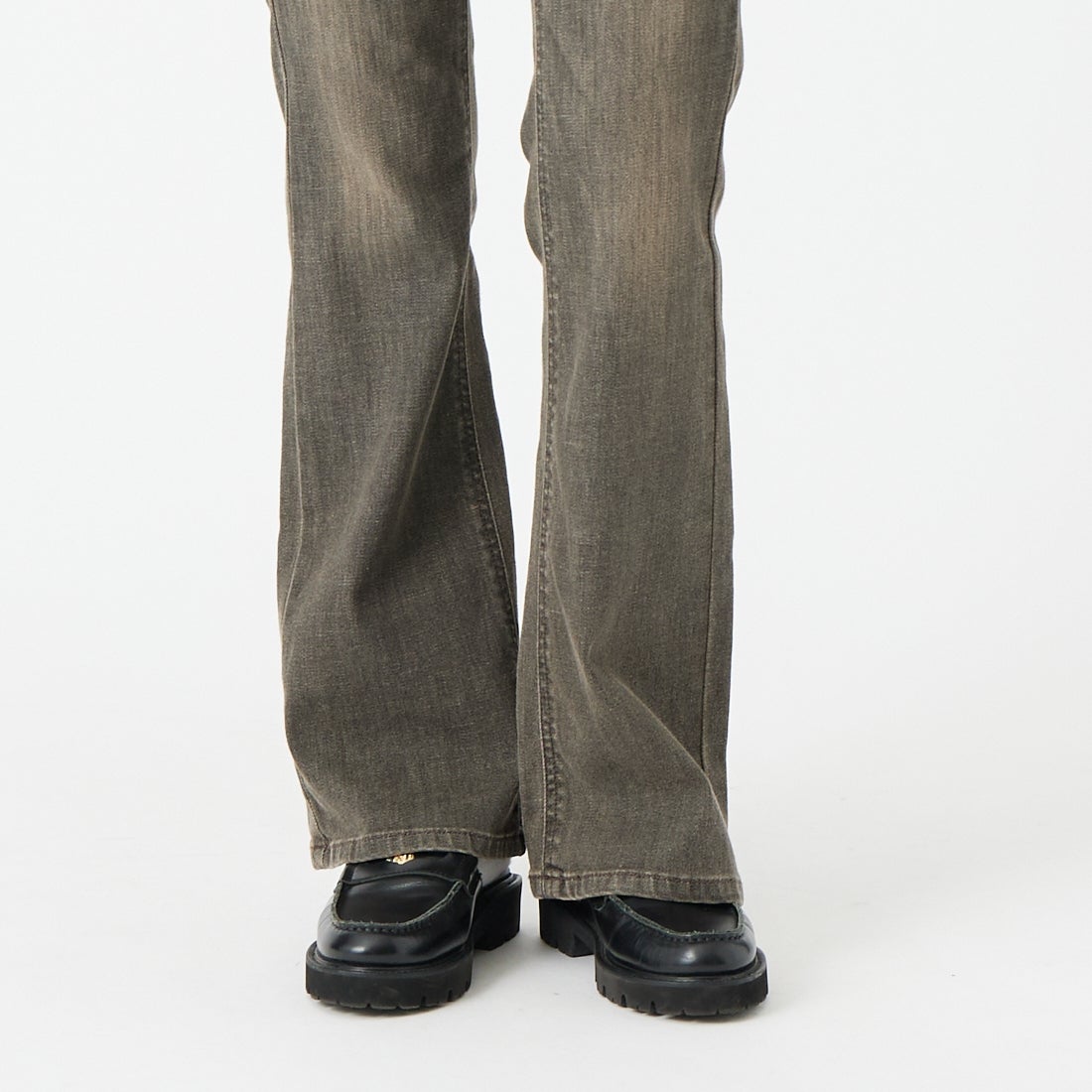 SOMETHING [サムシング] LISA フレアデニムパンツ [SKY31] 912 BROWN &&モデル身長：162cm 着用サイズ：26&&