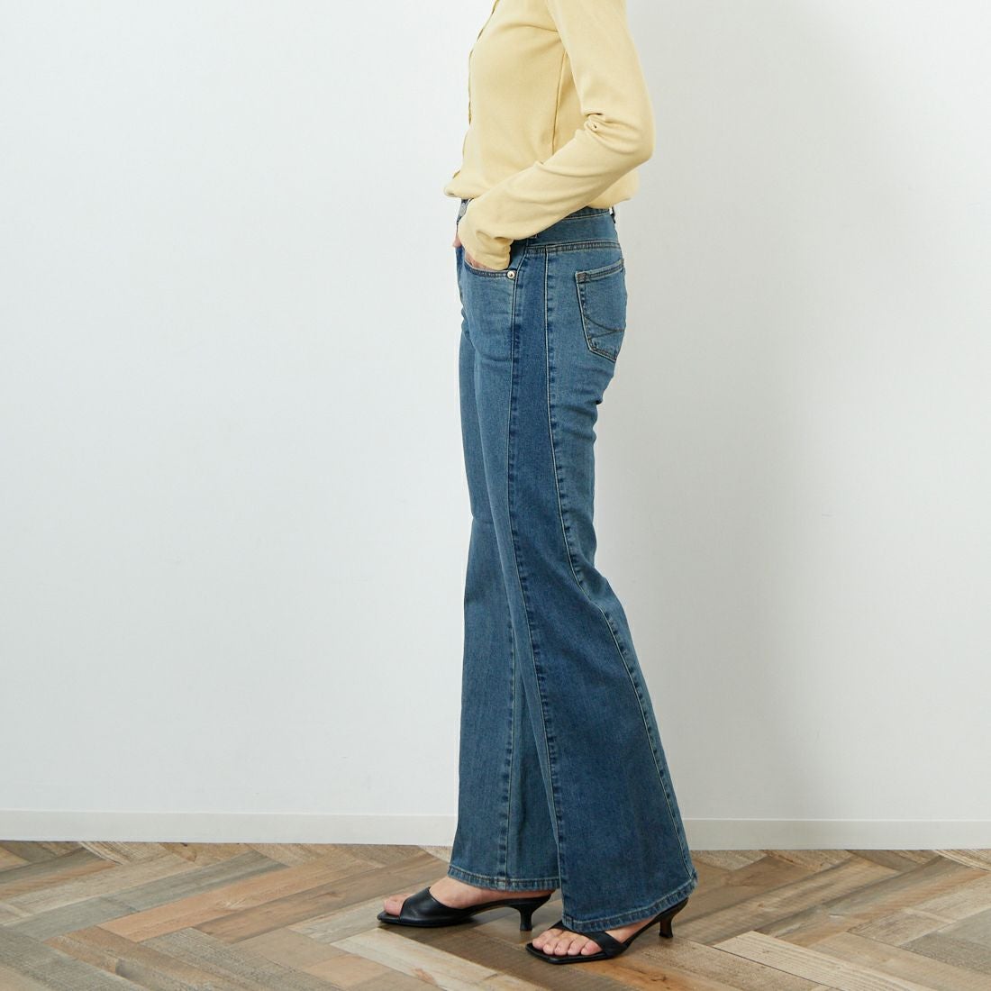 SOMETHING [サムシング] LISA フレアデニムパンツ [SKY31] 986 BICOLO &&モデル身長：160cm 着用サイズ：26&&