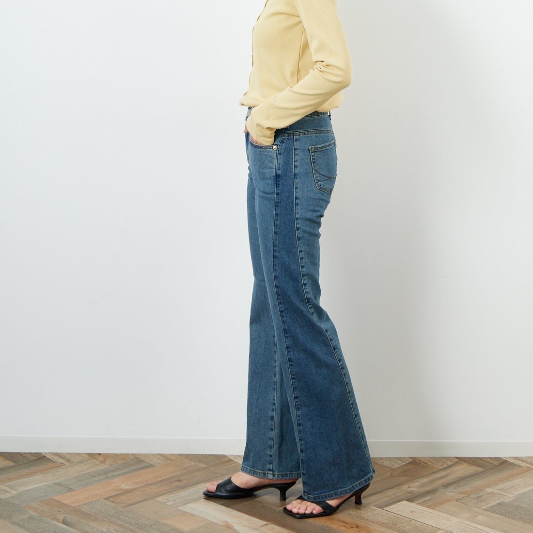 SOMETHING [サムシング] LISA フレアデニムパンツ [SKY31] 986 BICOLO &&モデル身長：160cm 着用サイズ：26&&