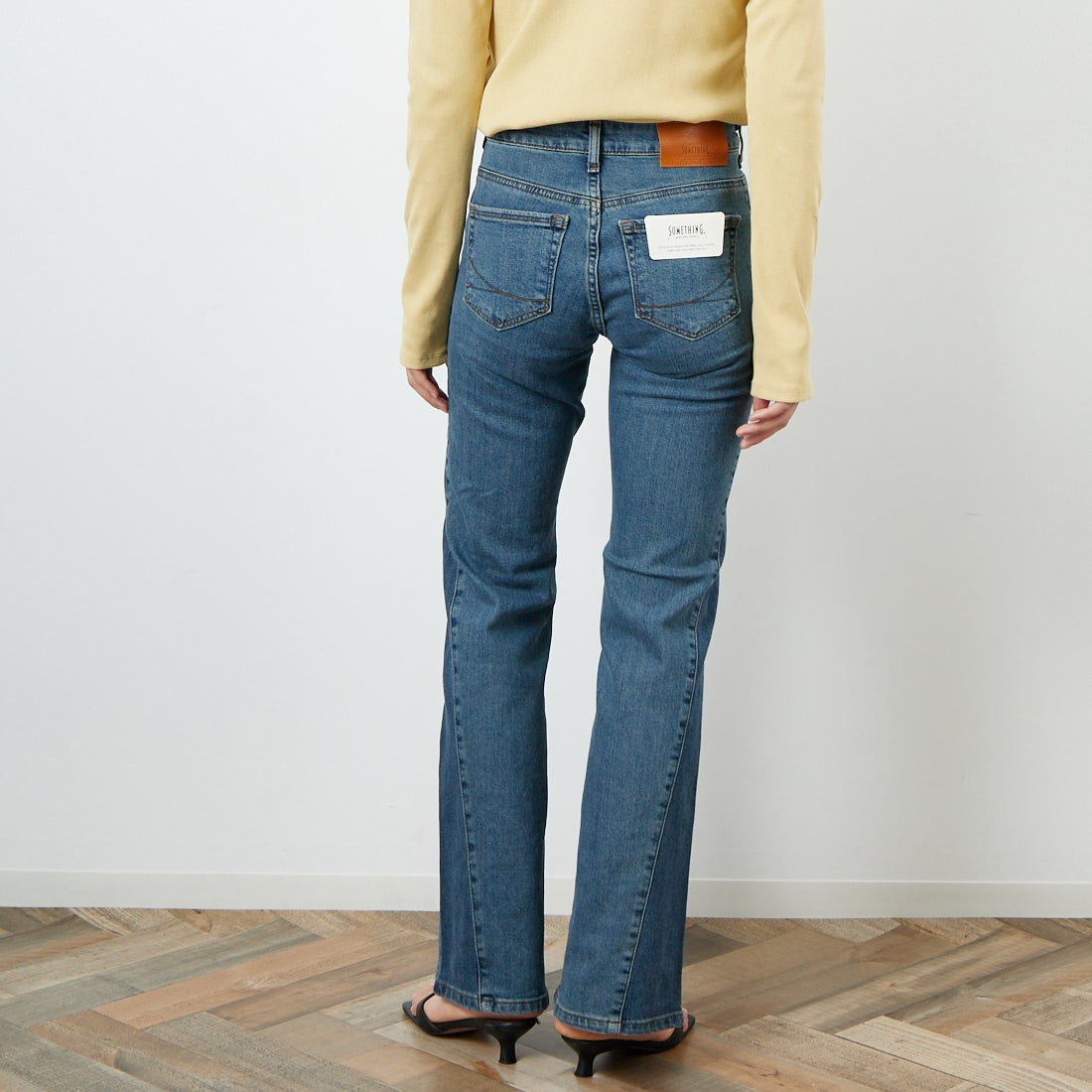 SOMETHING [サムシング] LISA フレアデニムパンツ [SKY31] 986 BICOLO &&モデル身長：160cm 着用サイズ：26&&