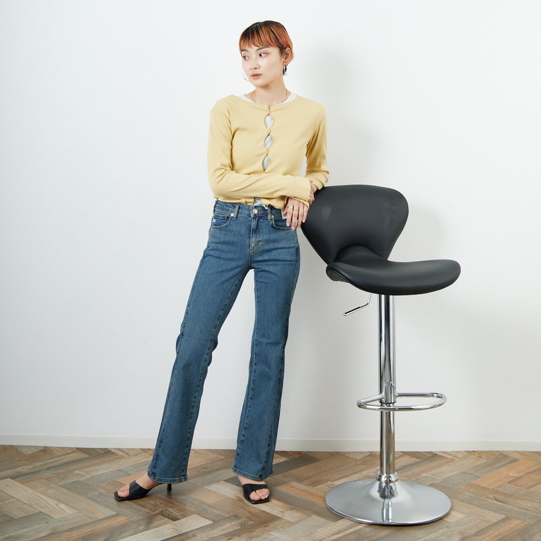 SOMETHING [サムシング] LISA フレアデニムパンツ [SKY31] 986 BICOLO &&モデル身長：160cm 着用サイズ：26&&