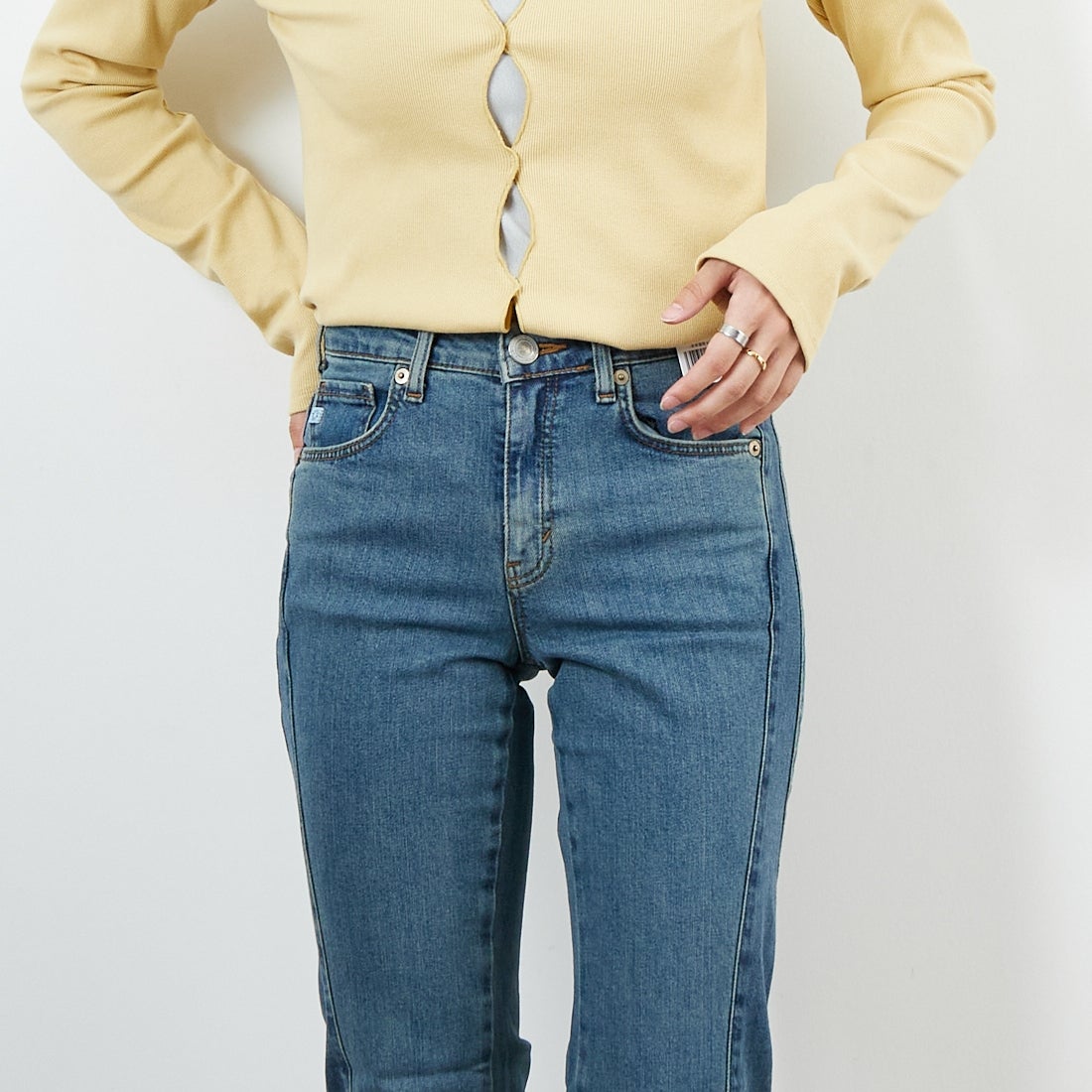 SOMETHING [サムシング] LISA フレアデニムパンツ [SKY31] 986 BICOLO &&モデル身長：160cm 着用サイズ：26&&