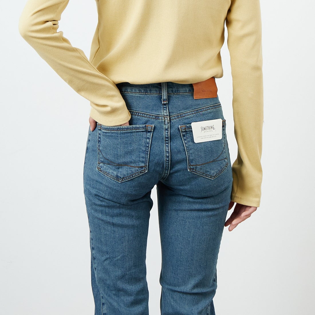 SOMETHING [サムシング] LISA フレアデニムパンツ [SKY31] 986 BICOLO &&モデル身長：160cm 着用サイズ：26&&