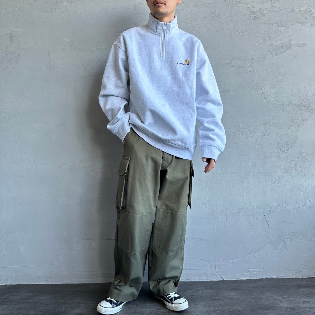 carhartt WIP [カーハートダブリューアイピー] ハーフジップアメリカンスクリプトスウェットシャツ [I027014] ASH HEATHE &&モデル身長：168cm 着用サイズ：L&&