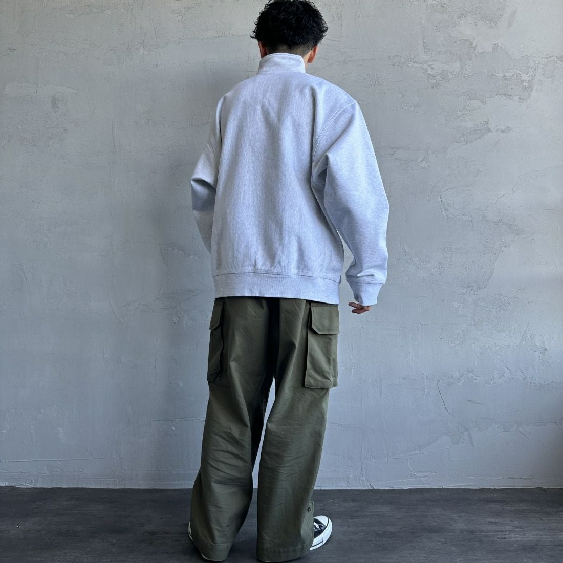 carhartt WIP [カーハートダブリューアイピー] ハーフジップアメリカンスクリプトスウェットシャツ [I027014] ASH HEATHE &&モデル身長：168cm 着用サイズ：L&&
