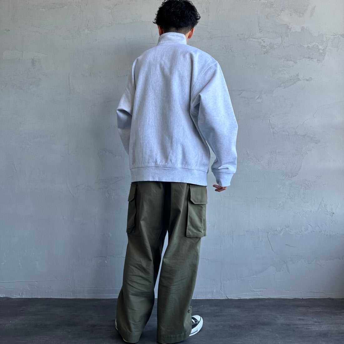 carhartt WIP [カーハートダブリューアイピー] ハーフジップアメリカンスクリプトスウェットシャツ [I027014] ASH HEATHE &&モデル身長：168cm 着用サイズ：L&&