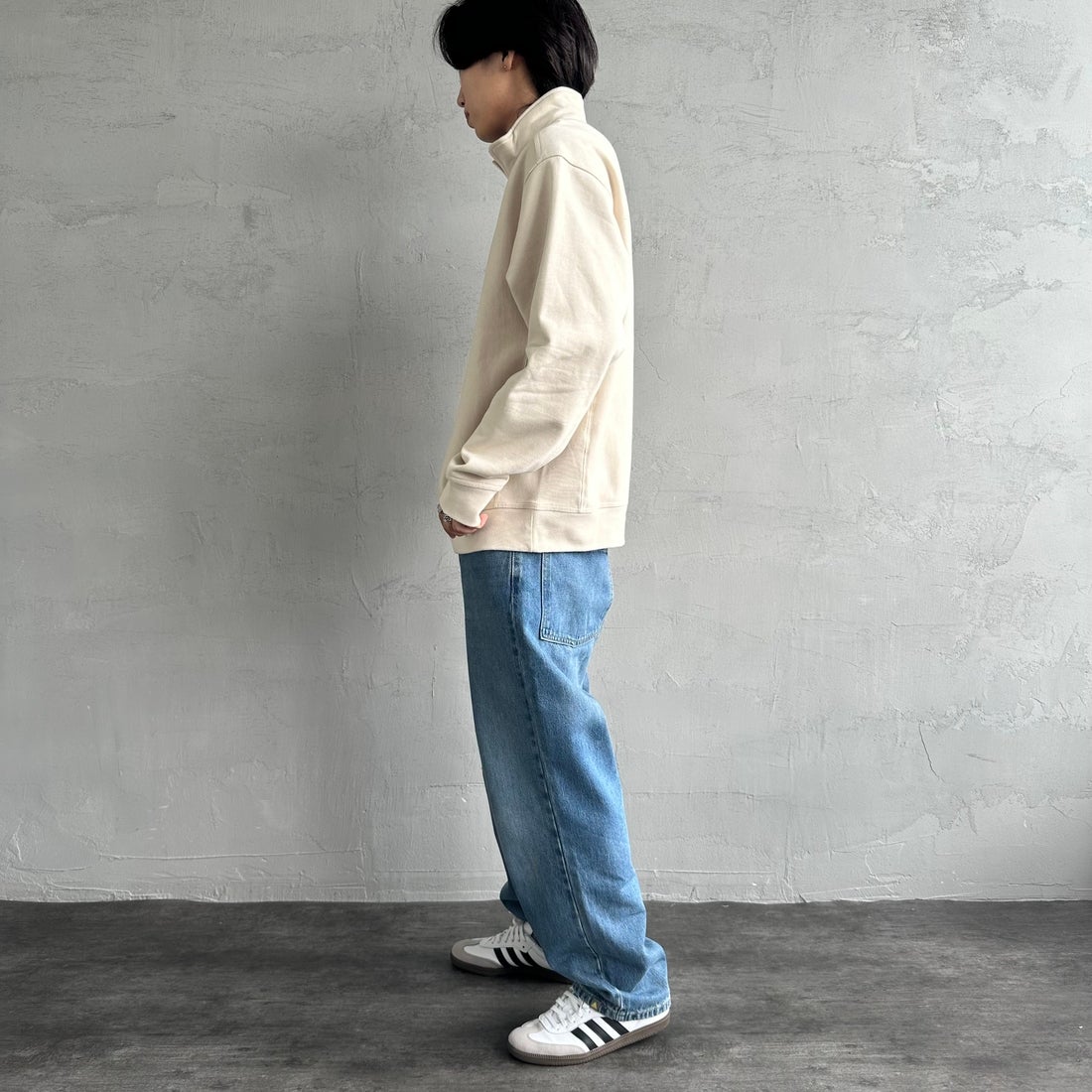 carhartt WIP [カーハートダブリューアイピー] ハーフジップアメリカンスクリプトスウェットシャツ [I027014] MOONBEAM &&モデル身長：179cm 着用サイズ：L&&