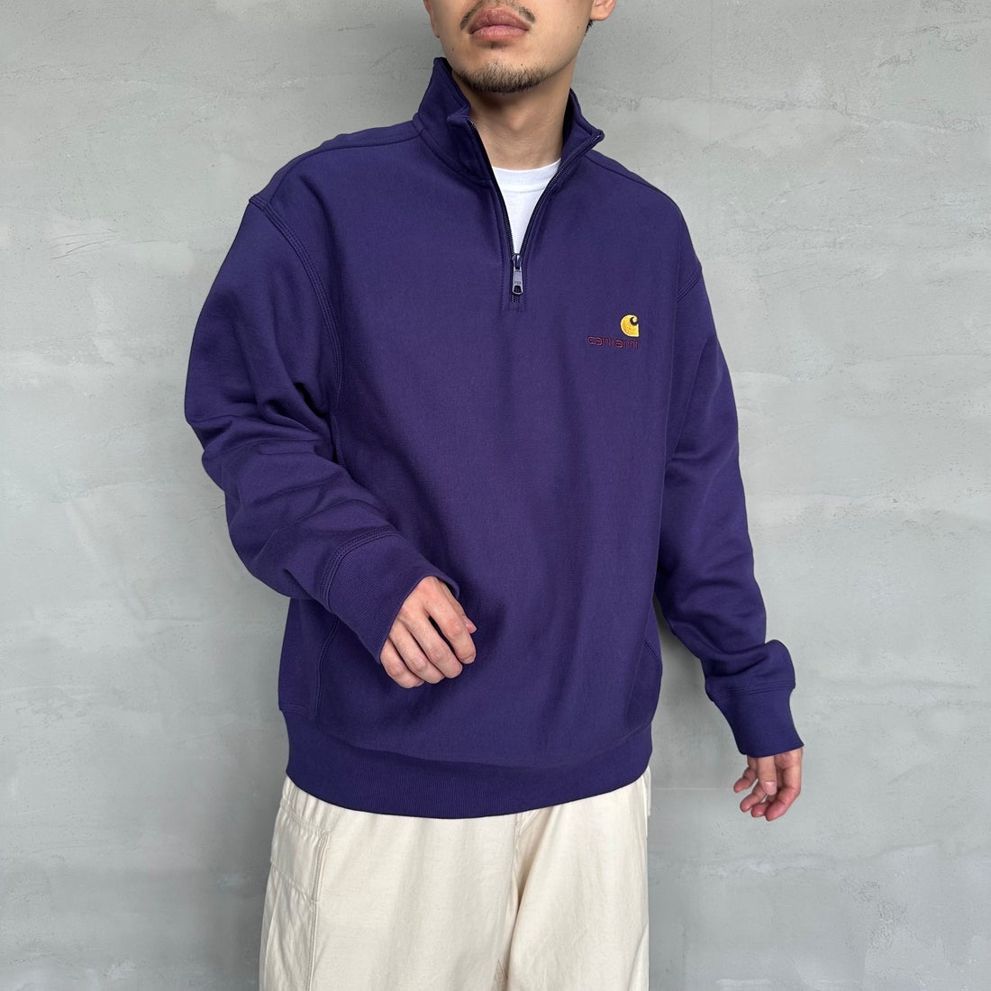 carhartt WIP [カーハートダブリューアイピー] ハーフジップアメリカンスクリプトスウェットシャツ [I027014] AURA &&モデル身長：168cm 着用サイズ：M&&
