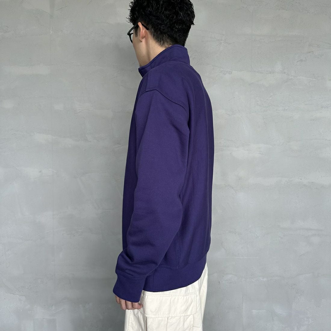 carhartt WIP [カーハートダブリューアイピー] ハーフジップアメリカンスクリプトスウェットシャツ [I027014] AURA &&モデル身長：168cm 着用サイズ：M&&