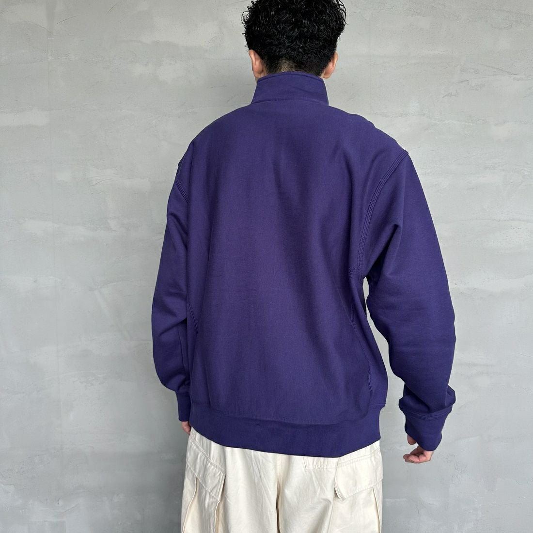 carhartt WIP [カーハートダブリューアイピー] ハーフジップアメリカンスクリプトスウェットシャツ [I027014] AURA &&モデル身長：168cm 着用サイズ：M&&