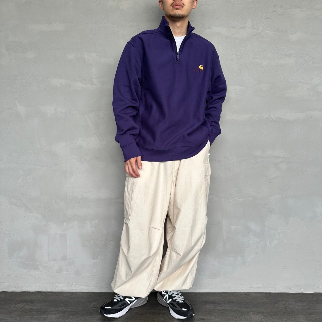carhartt WIP [カーハートダブリューアイピー] ハーフジップアメリカンスクリプトスウェットシャツ [I027014] AURA &&モデル身長：168cm 着用サイズ：M&&