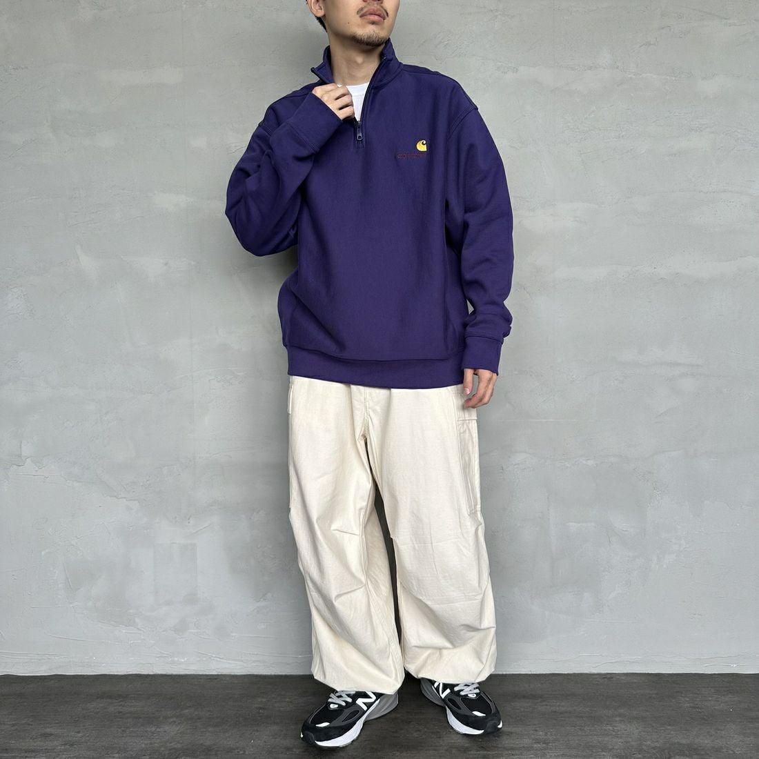 carhartt WIP [カーハートダブリューアイピー] ハーフジップアメリカンスクリプトスウェットシャツ [I027014] AURA &&モデル身長：168cm 着用サイズ：M&&