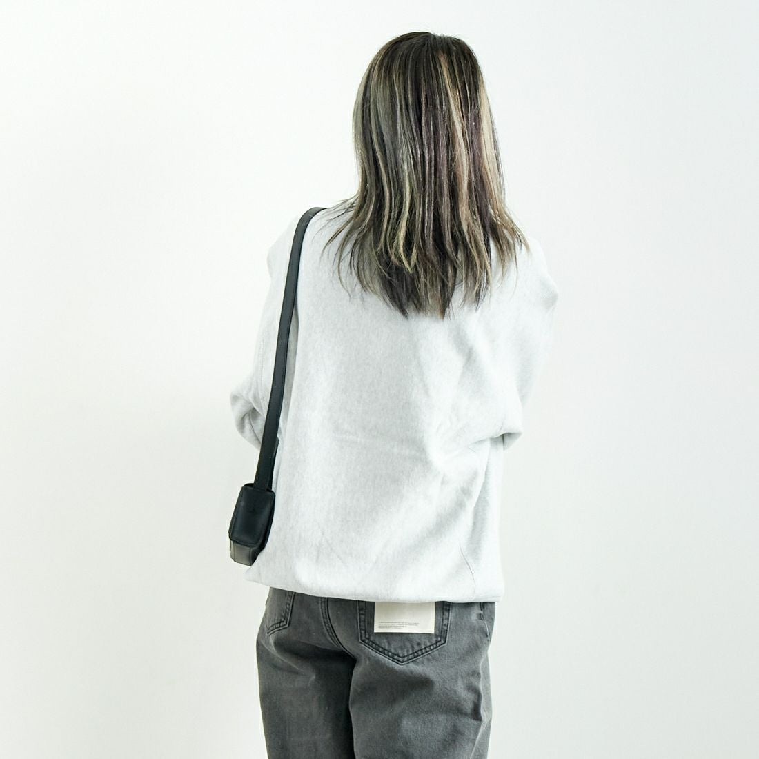 carhartt WIP [カーハートダブリューアイピー] ハーフジップアメリカンスクリプトスウェットシャツ [I027014] ASH HEATHE &&モデル身長：167cm 着用サイズ：S&&