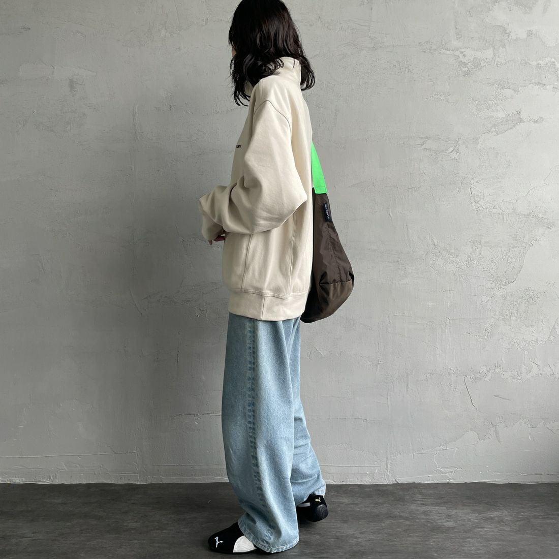 carhartt WIP [カーハートダブリューアイピー] ハーフジップアメリカンスクリプトスウェットシャツ [I027014] MOONBEAM &&モデル身長：160cm 着用サイズ：S&&