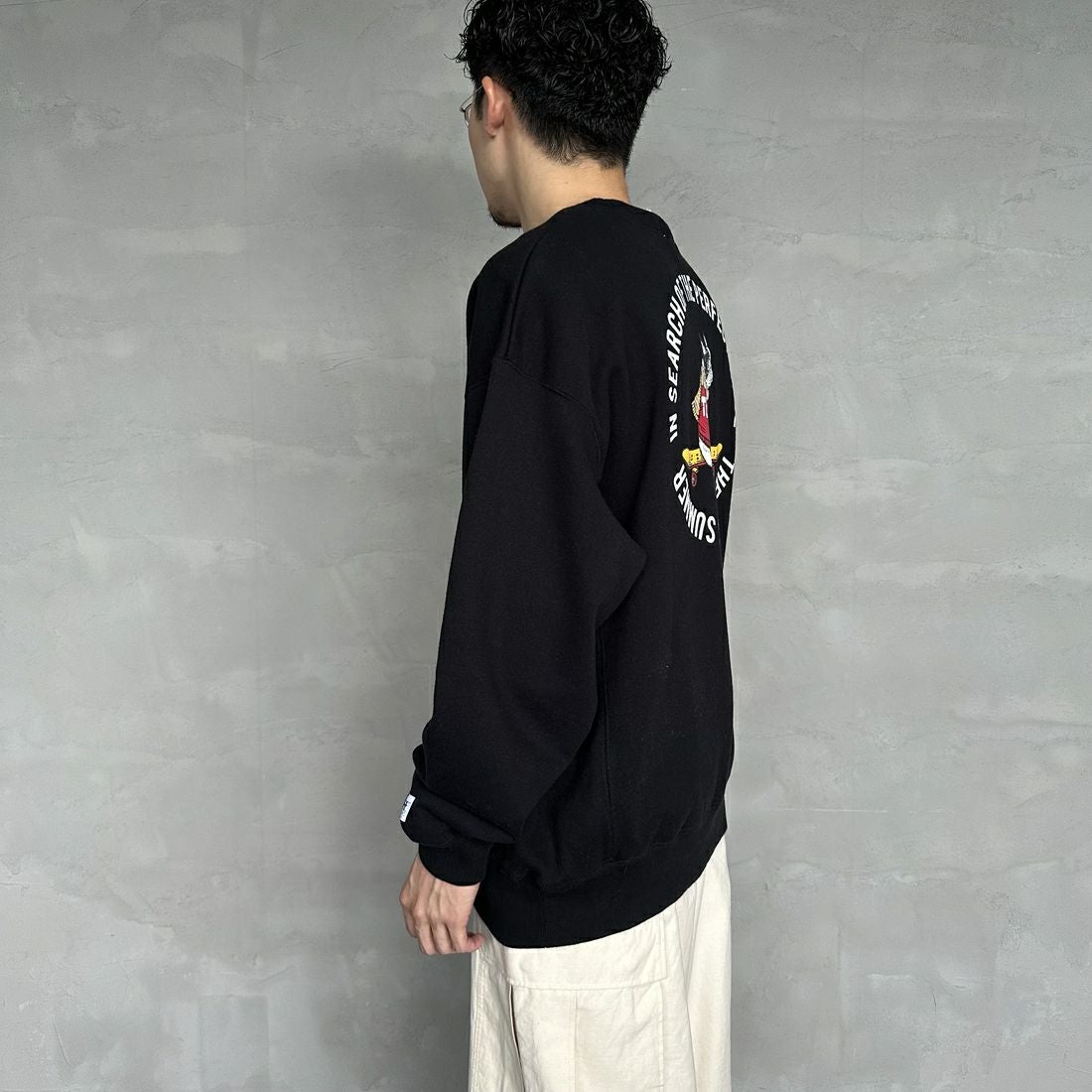 The Endless Summer [エンドレスサマー] 別注 BUHI フロッキーロゴプリント スウェットパーカー [FH-24774506-JF] 01 BLACK &&モデル身長：168cm 着用サイズ：L&&