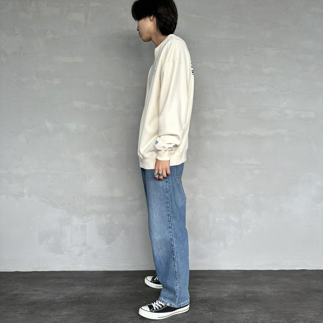 The Endless Summer [エンドレスサマー] 別注 BUHI サークルロゴバックプリントスウェット [FH-24774509-JF] 05 IVORY &&モデル身長：179cm 着用サイズ：XL&&