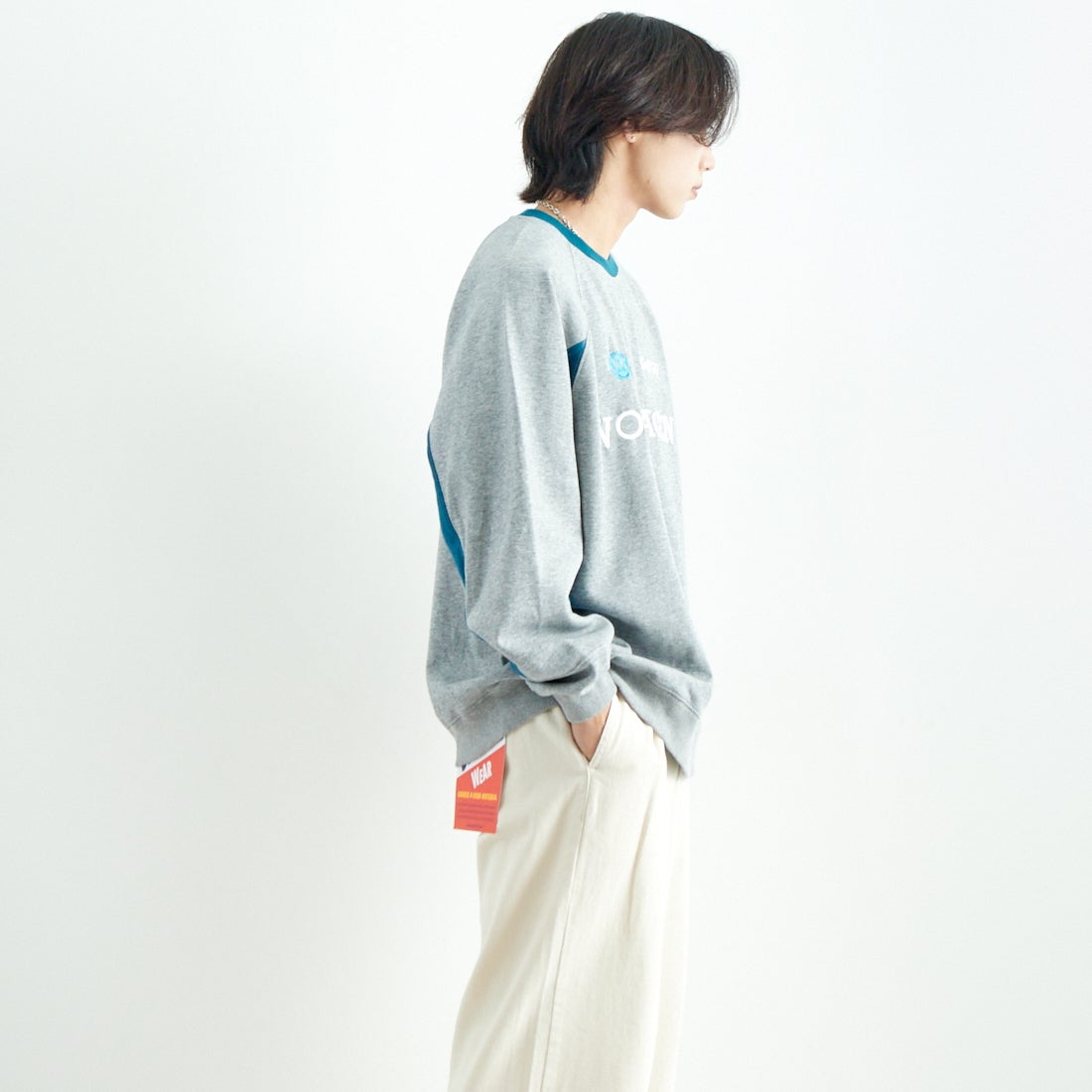 Volkswagen × JEANSFACTORY [フォルクスワーゲン × ジーンズファクトリー] レーシングスウェット [JFC-244-079] GREY &&モデル身長：179cm 着用サイズ：XL&&