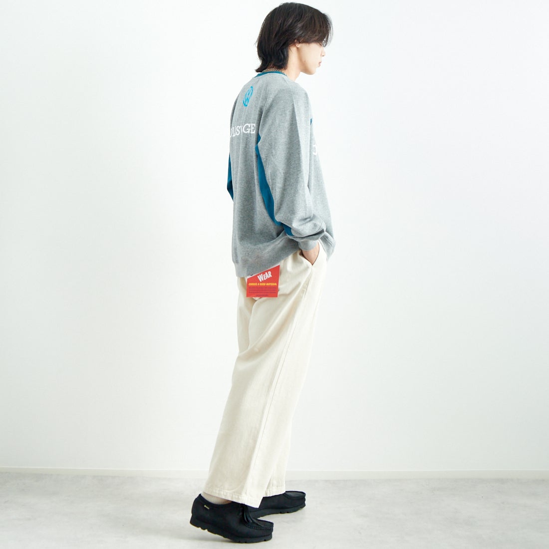 Volkswagen × JEANSFACTORY [フォルクスワーゲン × ジーンズファクトリー] レーシングスウェット [JFC-244-079] GREY &&モデル身長：179cm 着用サイズ：XL&&
