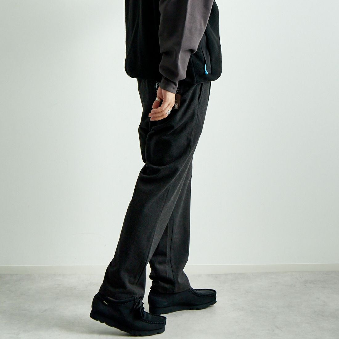 Jeans Factory Clothes [ジーンズファクトリークローズ] PREMIUM WARM タックイージートラウザー [JFC-244-083] BLACK &&モデル身長：179cm 着用サイズ：L&&