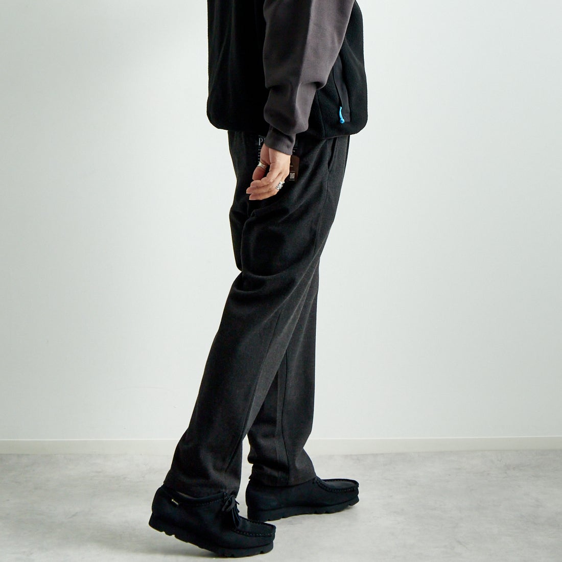 Jeans Factory Clothes [ジーンズファクトリークローズ] PREMIUM WARM タックイージートラウザー [JFC-244-083] BLACK &&モデル身長：179cm 着用サイズ：L&&