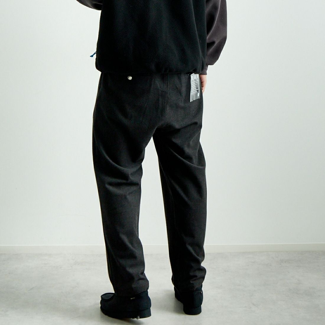 Jeans Factory Clothes [ジーンズファクトリークローズ] PREMIUM WARM タックイージートラウザー [JFC-244-083] BLACK &&モデル身長：179cm 着用サイズ：L&&