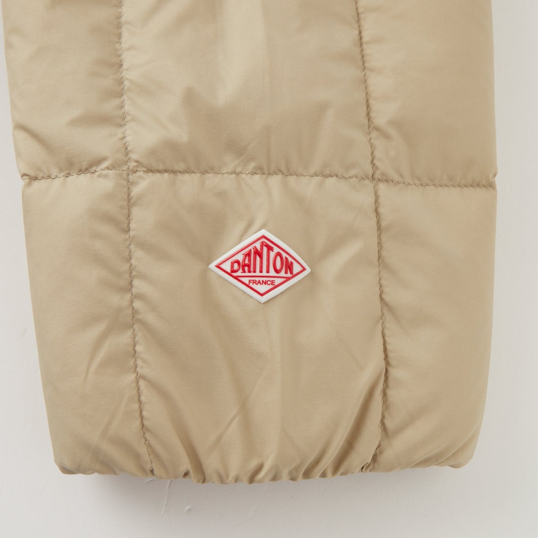 DANTON [ダントン] ダウンフードジャケット [DT-A0567NRP] LT.BEIGE] ダウンフーデッドジャケット [DT-A0567NRP] GREIGE&&モデル身長：160cm 着用サイズ：S&&