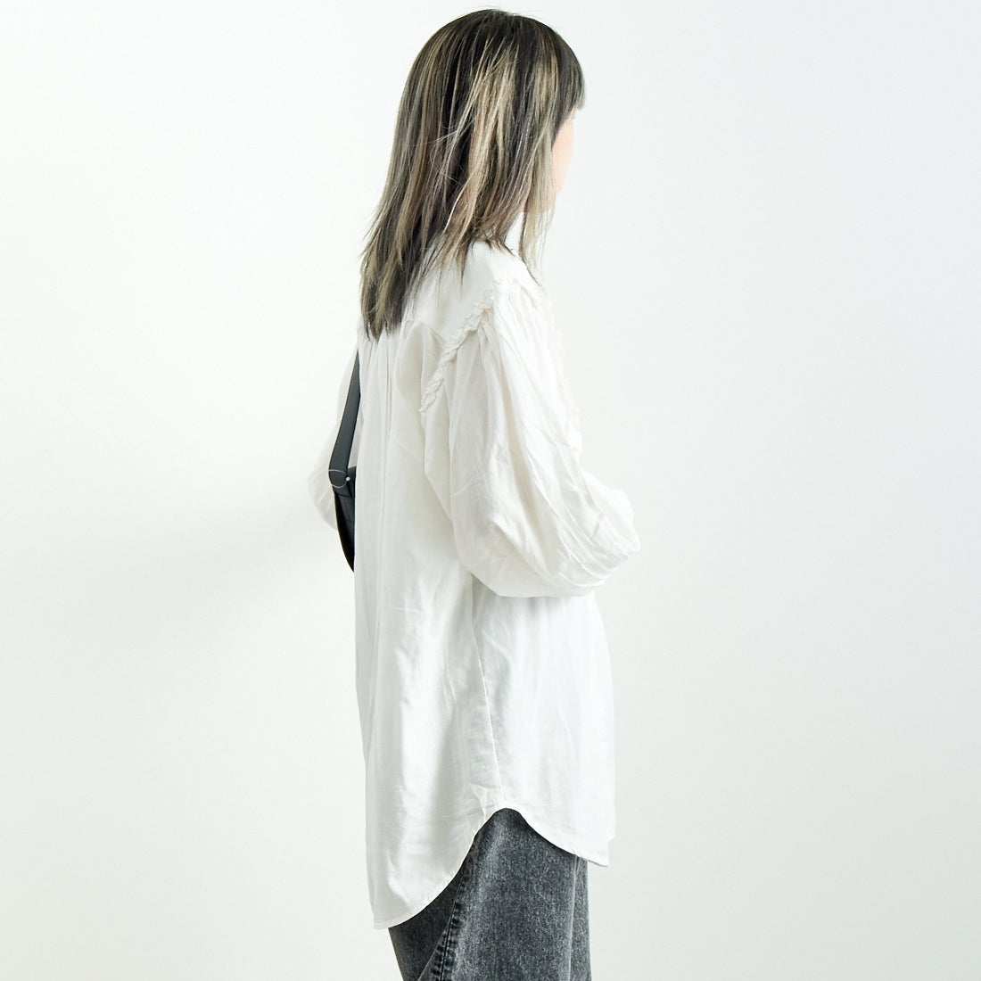 crinkle crinkle crinkle [クリンクル クリンクル クリンクル] ピンタックフリルブラウス [CC-3006] WHITE &&モデル身長：167cm 着用サイズ：F&&