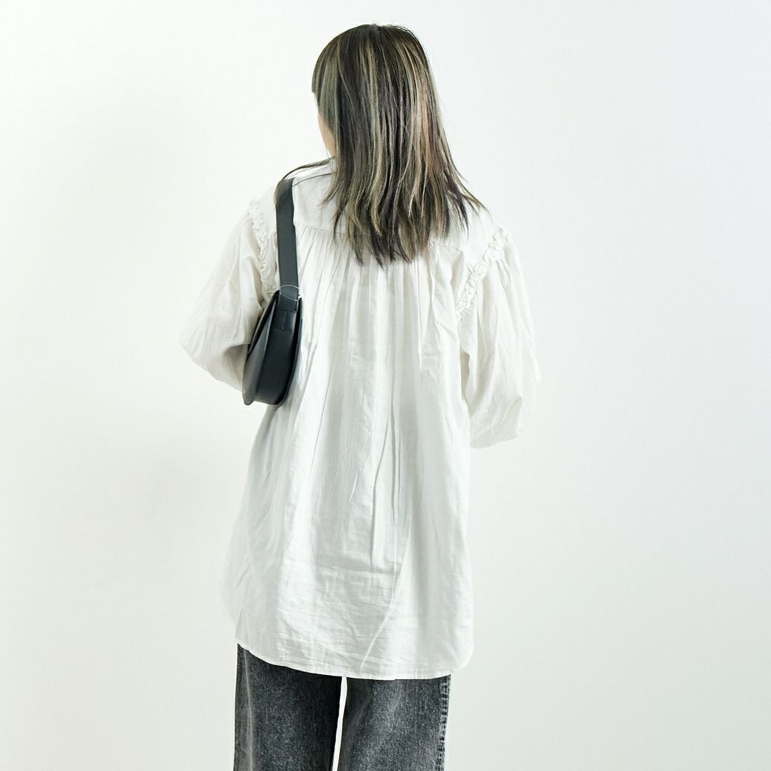 crinkle crinkle crinkle [クリンクル クリンクル クリンクル] ピンタックフリルブラウス [CC-3006] WHITE &&モデル身長：167cm 着用サイズ：F&&