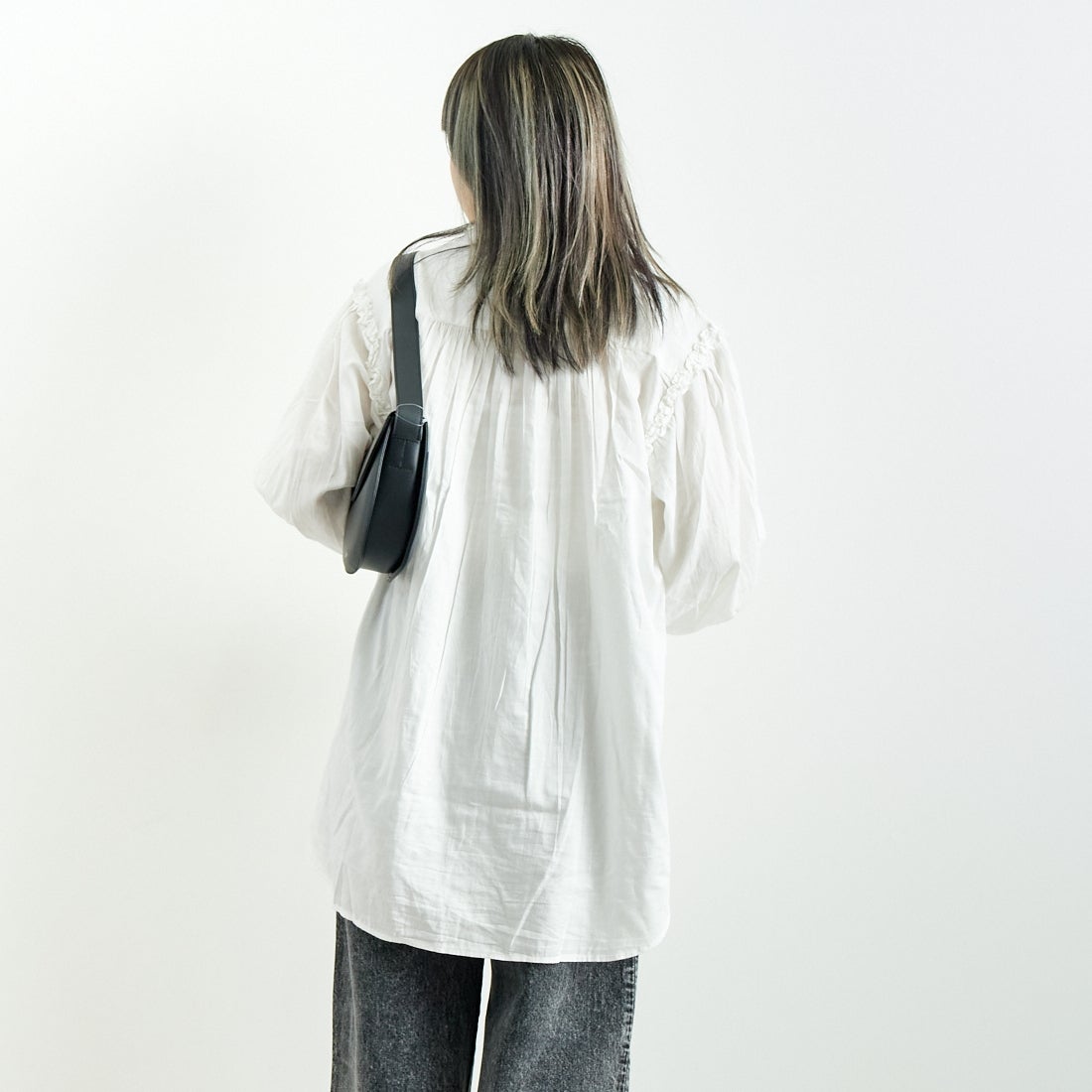 crinkle crinkle crinkle [クリンクル クリンクル クリンクル] ピンタックフリルブラウス [CC-3006] WHITE &&モデル身長：167cm 着用サイズ：F&&