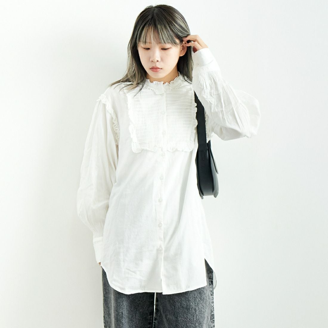 crinkle crinkle crinkle [クリンクル クリンクル クリンクル] ピンタックフリルブラウス [CC-3006] WHITE &&モデル身長：167cm 着用サイズ：F&&