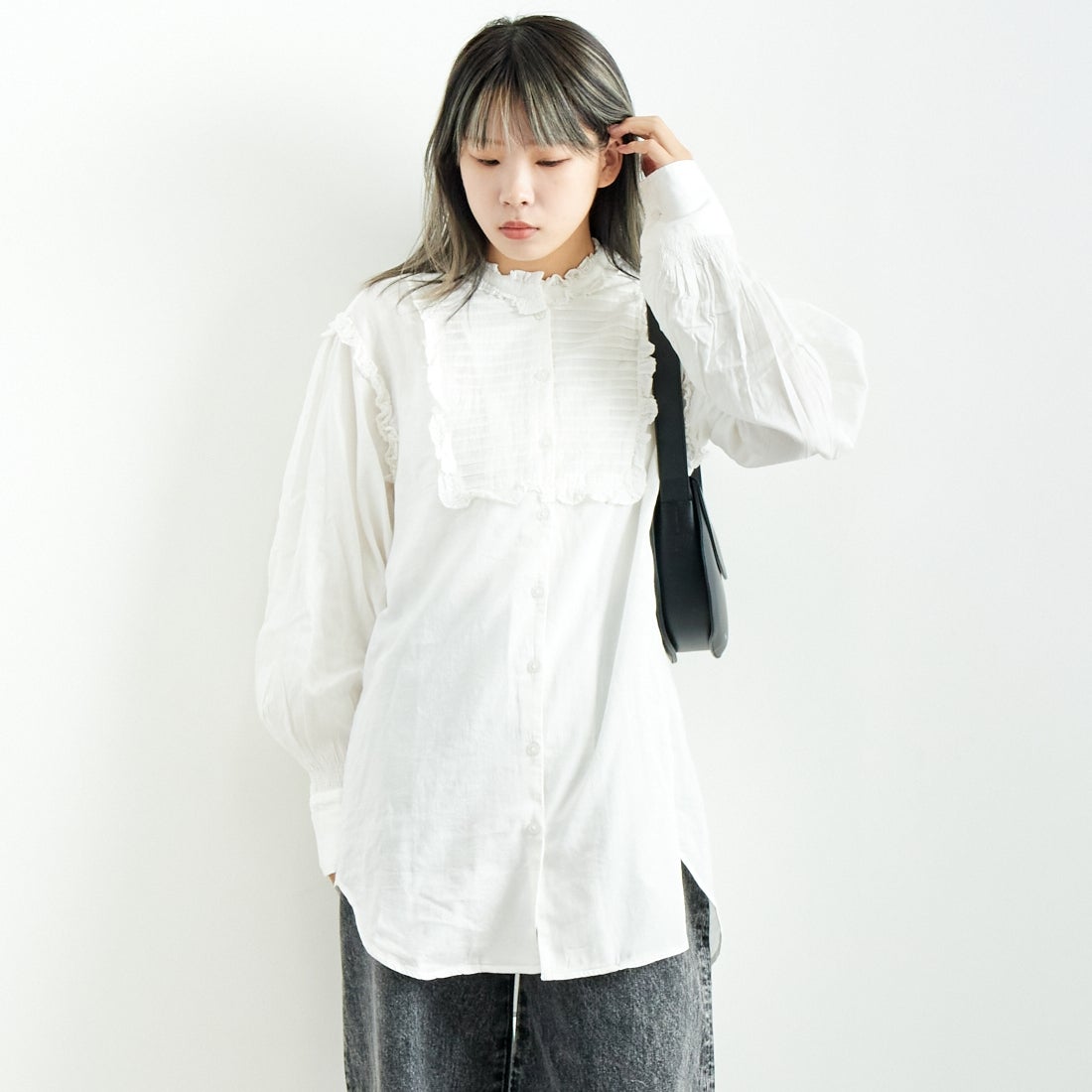 crinkle crinkle crinkle [クリンクル クリンクル クリンクル] ピンタックフリルブラウス [CC-3006] WHITE &&モデル身長：167cm 着用サイズ：F&&