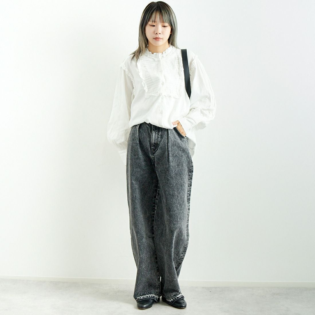 crinkle crinkle crinkle [クリンクル クリンクル クリンクル] ピンタックフリルブラウス [CC-3006] WHITE &&モデル身長：167cm 着用サイズ：F&&