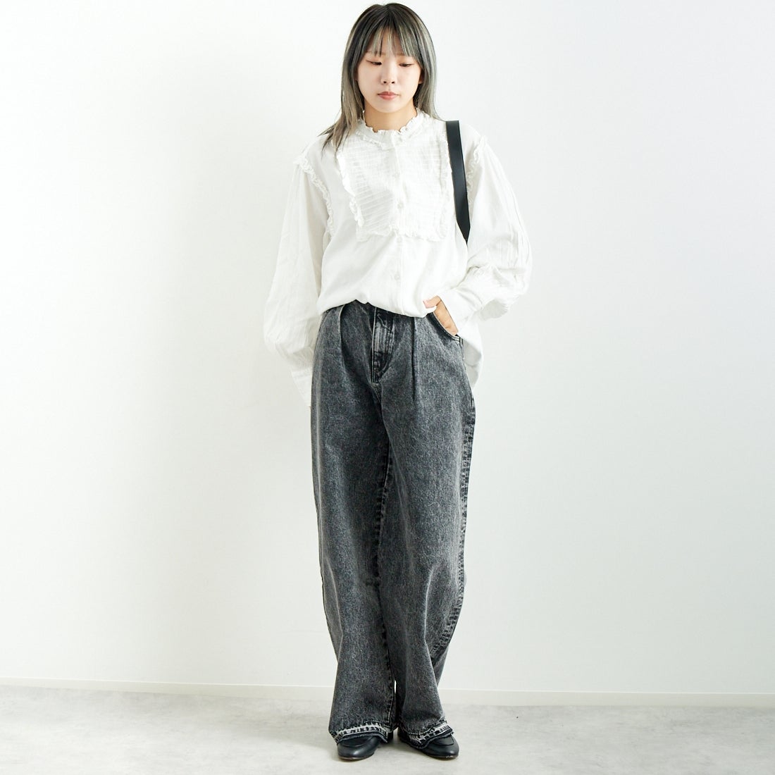 crinkle crinkle crinkle [クリンクル クリンクル クリンクル] ピンタックフリルブラウス [CC-3006] WHITE &&モデル身長：167cm 着用サイズ：F&&