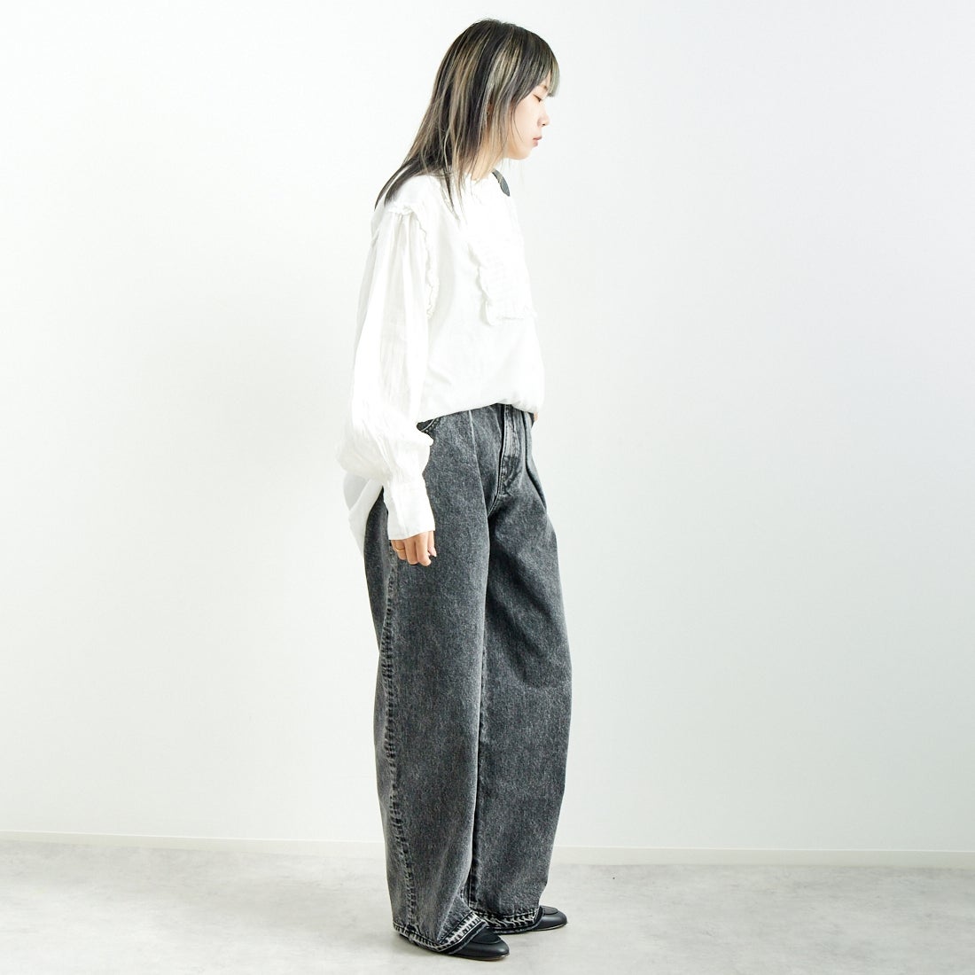 crinkle crinkle crinkle [クリンクル クリンクル クリンクル] ピンタックフリルブラウス [CC-3006] WHITE &&モデル身長：167cm 着用サイズ：F&&