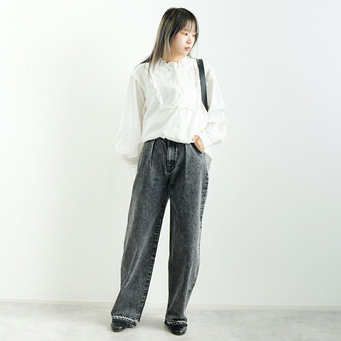 crinkle crinkle crinkle [クリンクル クリンクル クリンクル] ピンタックフリルブラウス [CC-3006] WHITE &&モデル身長：167cm 着用サイズ：F&&