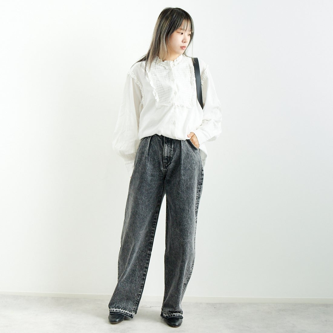 crinkle crinkle crinkle [クリンクル クリンクル クリンクル] ピンタックフリルブラウス [CC-3006] WHITE &&モデル身長：167cm 着用サイズ：F&&