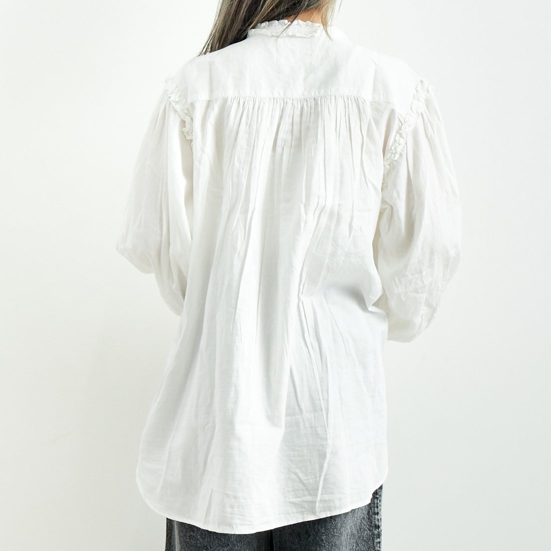 crinkle crinkle crinkle [クリンクル クリンクル クリンクル] ピンタックフリルブラウス [CC-3006] WHITE &&モデル身長：167cm 着用サイズ：F&&