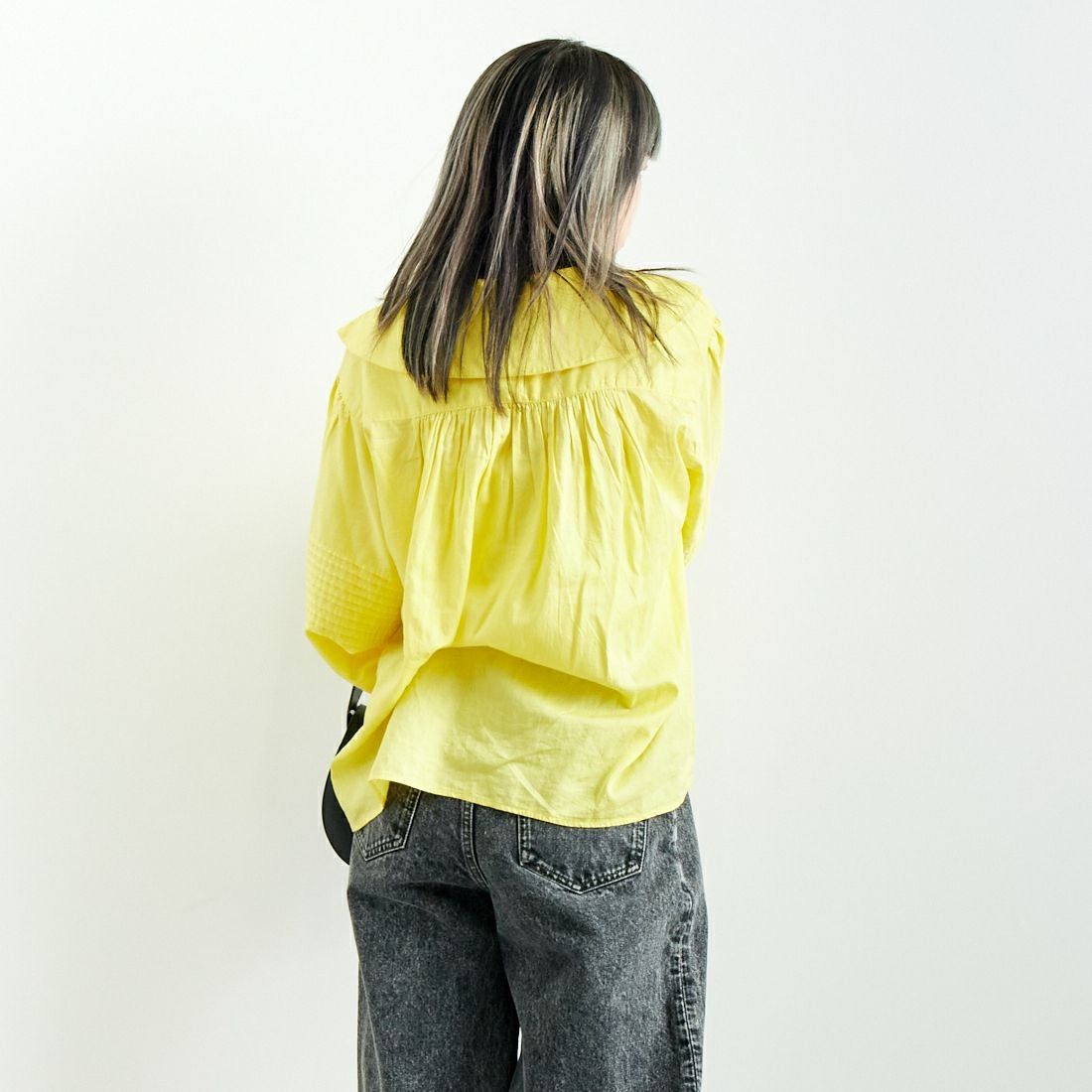 crinkle crinkle crinkle [クリンクル クリンクル クリンクル] ラウンドカラーボリュームブラウス [CC-3011] YELLOW &&モデル身長：167cm 着用サイズ：F&&