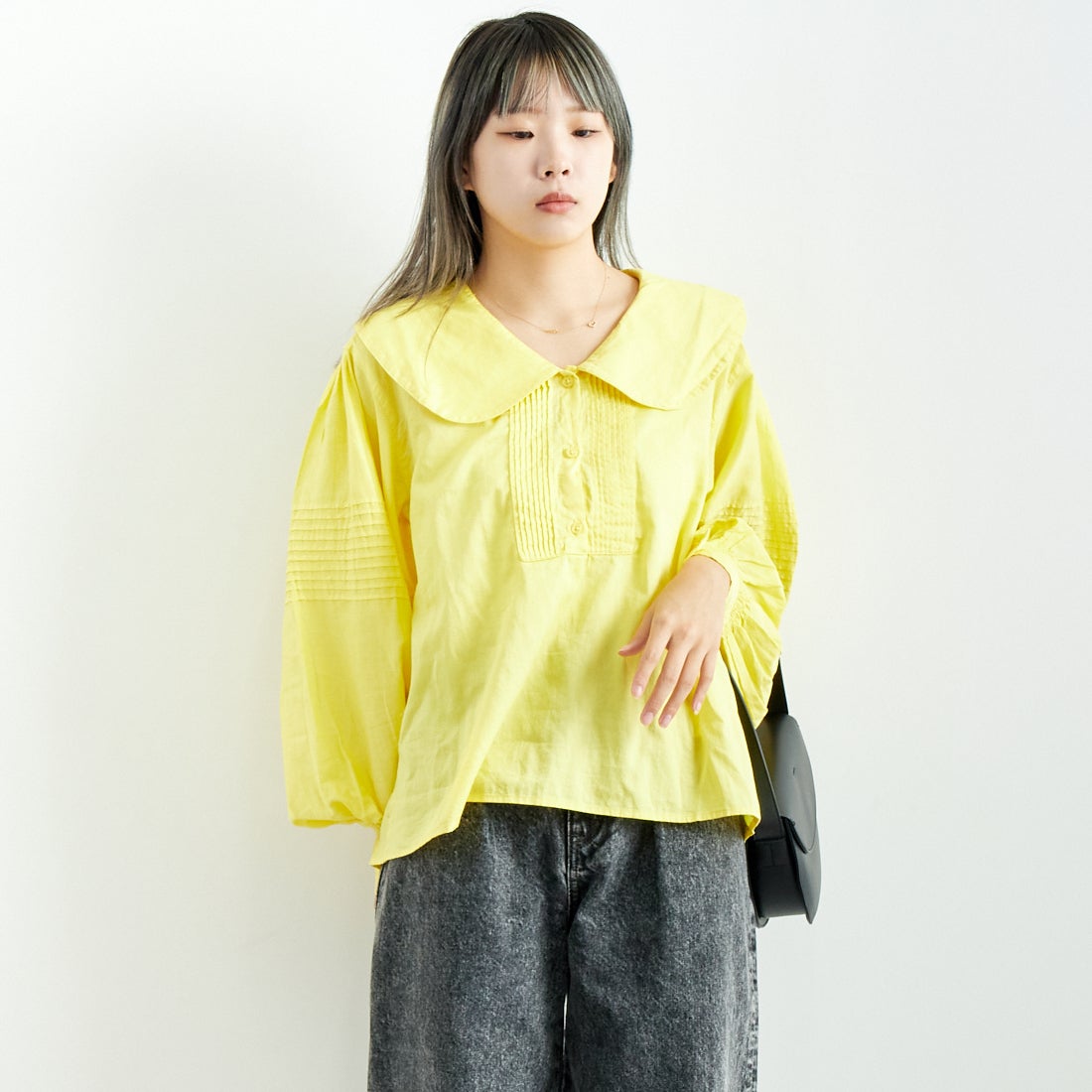 crinkle crinkle crinkle [クリンクル クリンクル クリンクル] ラウンドカラーボリュームブラウス [CC-3011] YELLOW &&モデル身長：167cm 着用サイズ：F&&