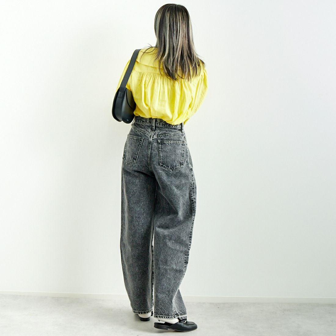 crinkle crinkle crinkle [クリンクル クリンクル クリンクル] ラウンドカラーボリュームブラウス [CC-3011] YELLOW &&モデル身長：167cm 着用サイズ：F&&